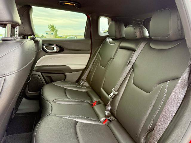 Used 2025 Jeep Compass Limited AWD/4WD image 12