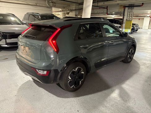 Used 2023 Kia Niro Wave w/ Wave Preserve Package FWD image 3