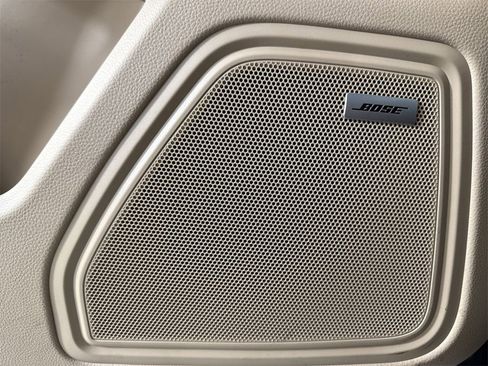 Certified 2021 Porsche Macan image 34