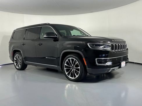 Used 2022 Jeep Wagoneer Series III w/ Premium Group I AWD/4WD image 1