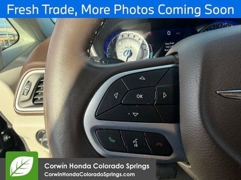 Used 2021 Chrysler Pacifica Touring-L image 10