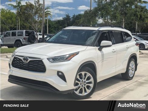 Used 2020 Toyota Highlander Limited image 1