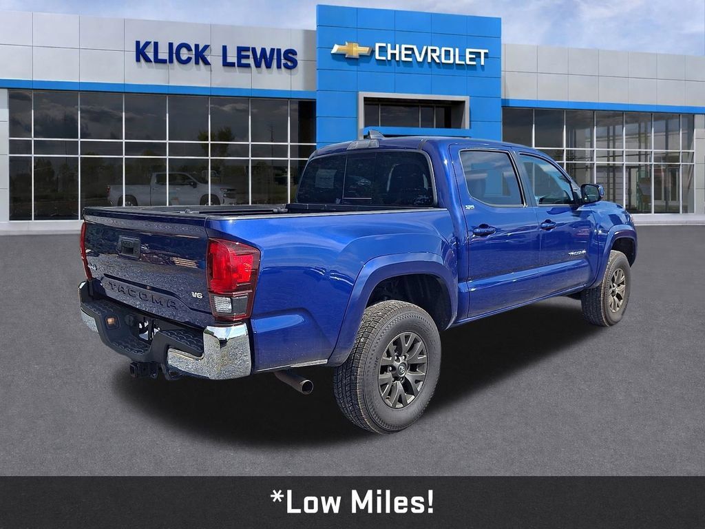 Used 2022 Toyota Tacoma SR5 AWD/4WD image 8