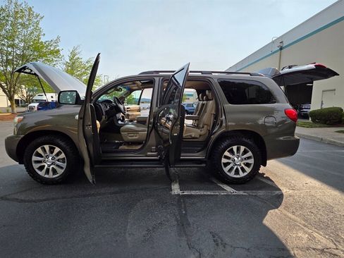 Used 2011 Toyota Sequoia Limited image 23