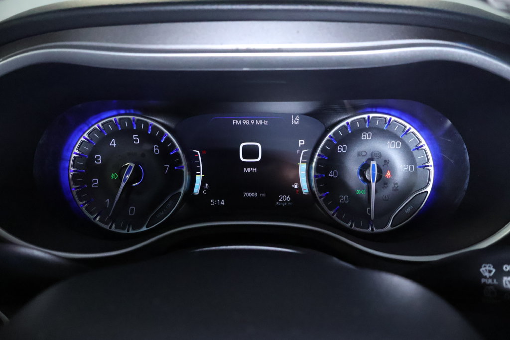 Used 2023 Chrysler Pacifica Touring-L FWD image 19