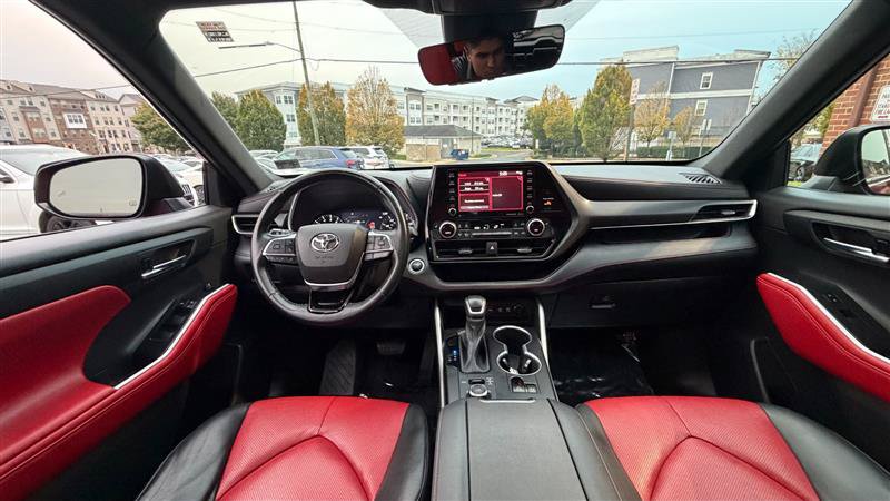 Used 2021 Toyota Highlander XSE AWD/4WD image 19