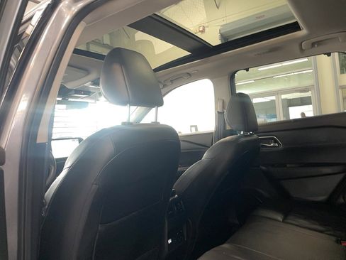 Used 2022 Nissan Rogue Platinum w/ Head-Up Display Package image 8