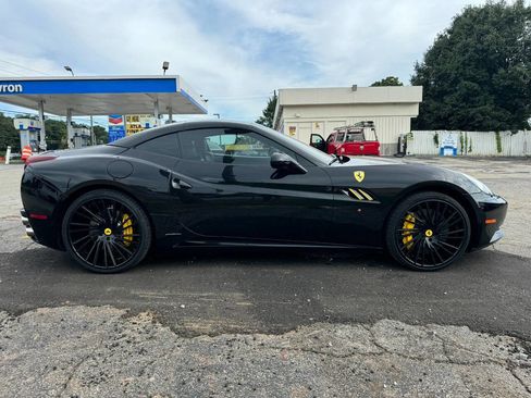 Used 2013 Ferrari California image 6