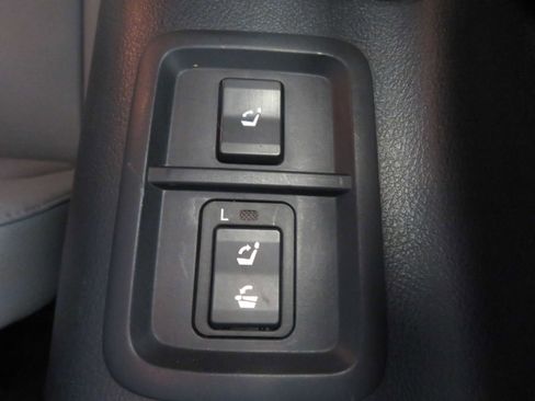 Used 2012 Toyota Sequoia Platinum AWD/4WD image 23