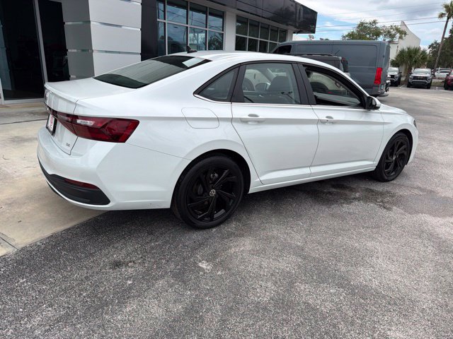Used 2025 Volkswagen Jetta SE FWD image 8