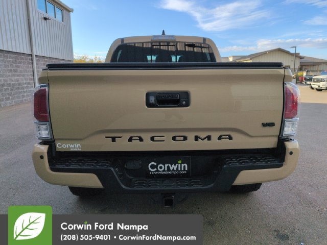 Used 2020 Toyota Tacoma TRD Sport w/ TRD Premium Sport Package AWD/4WD image 4
