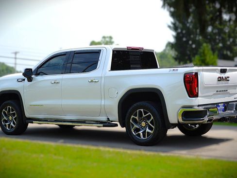 Used 2022 GMC Sierra 1500 SLT w/ SLT Convenience Package AWD/4WD image 7