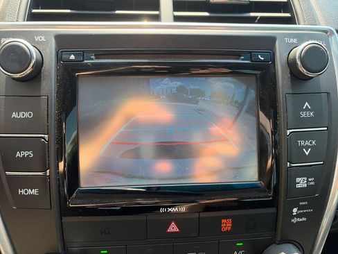 Used 2016 Toyota Camry SE w/ Moonroof Package FWD image 17
