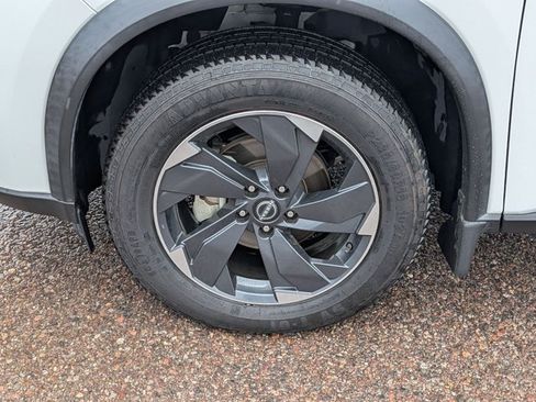 Used 2024 Nissan Rogue SV FWD image 14
