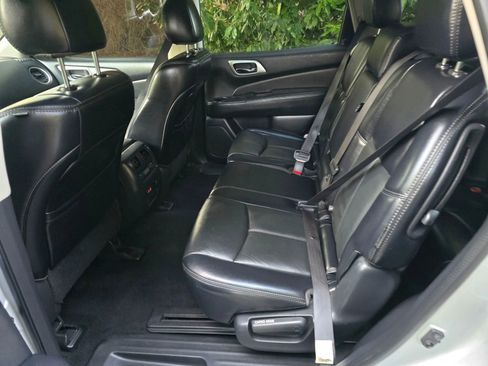 Used 2020 Nissan Pathfinder SL image 16