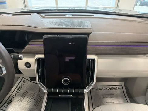 Used 2025 GMC Acadia Denali w/ Super Cruise Package image 30