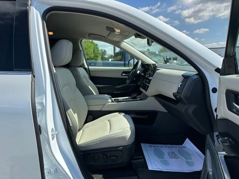 Used 2025 Nissan Pathfinder SL w/ Lighting Package (N92) AWD/4WD image 24