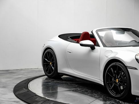 Used 2021 Porsche 911 Carrera 4 image 28