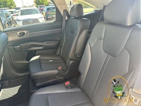 Used 2021 Kia Sorento EX image 17
