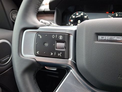 Used 2025 Land Rover Discovery S image 20