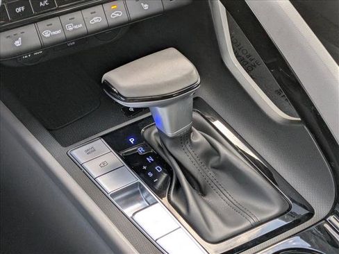 Used 2025 Hyundai Elantra SEL image 18