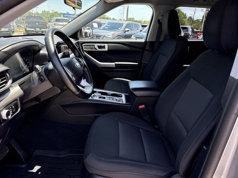 Used 2023 Ford Explorer XLT AWD/4WD image 11