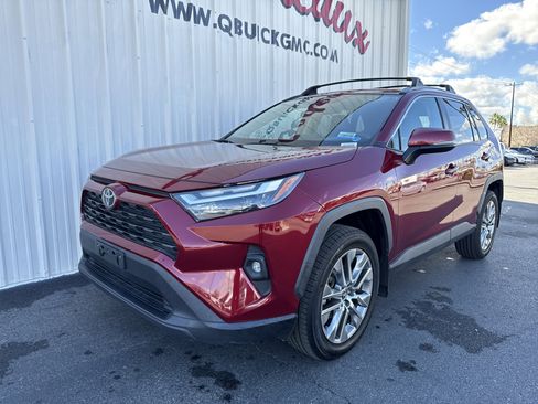 Used 2022 Toyota RAV4 XLE Premium image 7