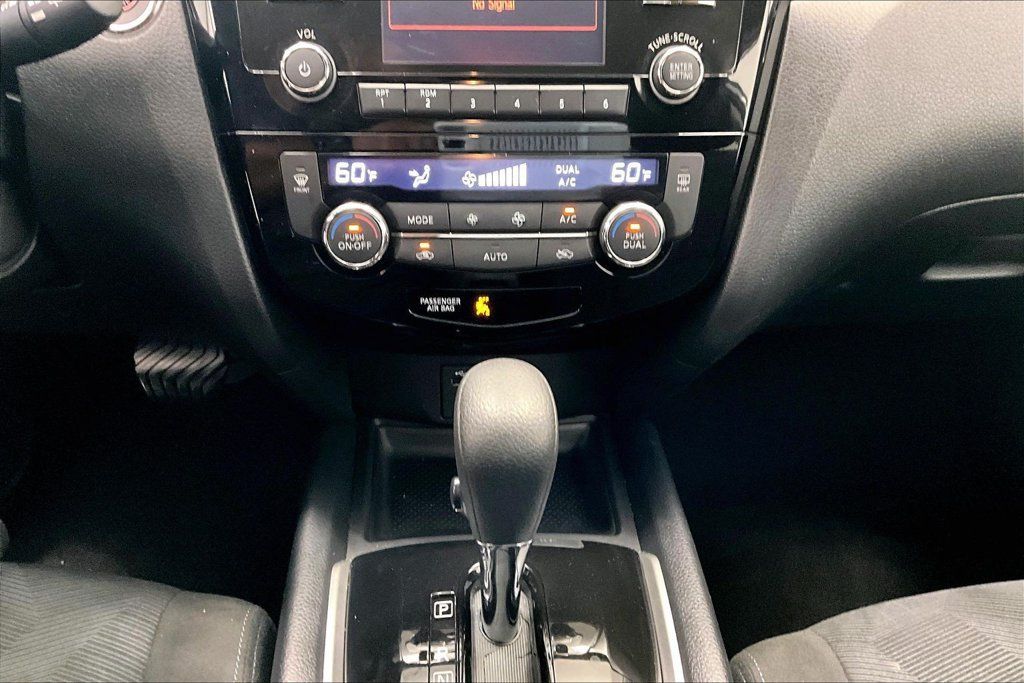 Used 2015 Nissan Rogue SV AWD/4WD image 23