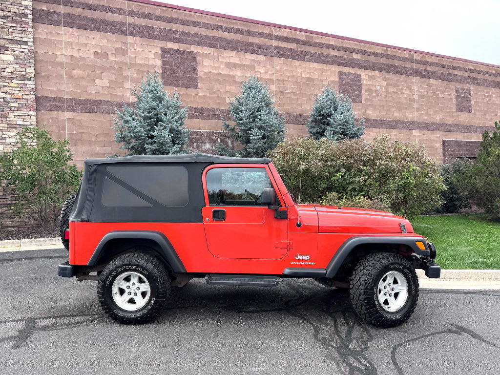 Used 2005 Jeep Wrangler Unlimited w/ Premium Audio Group AWD/4WD image 7