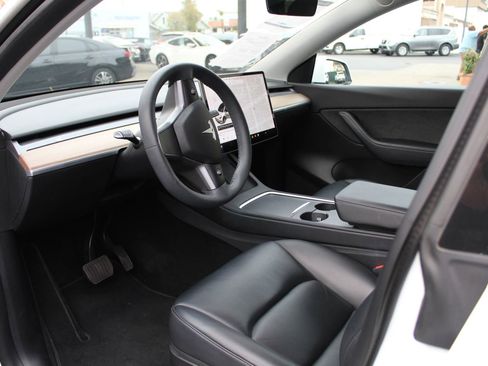 Used 2021 Tesla Model Y Long Range image 10