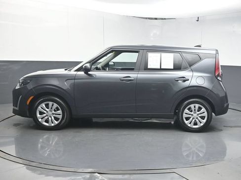 Used 2025 Kia Soul LX FWD image 5