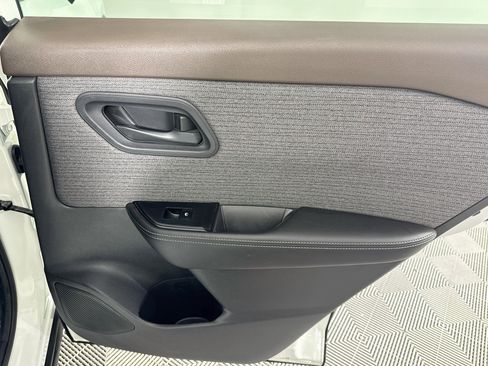 Used 2022 Nissan Rogue S AWD/4WD image 26