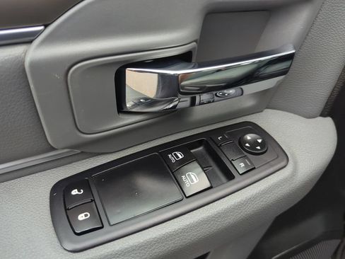 Used 2018 RAM 2500 Tradesman w/ Chrome Appearance Group AWD/4WD image 31