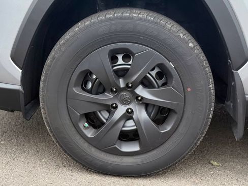 Used 2024 Toyota RAV4 LE AWD/4WD image 9