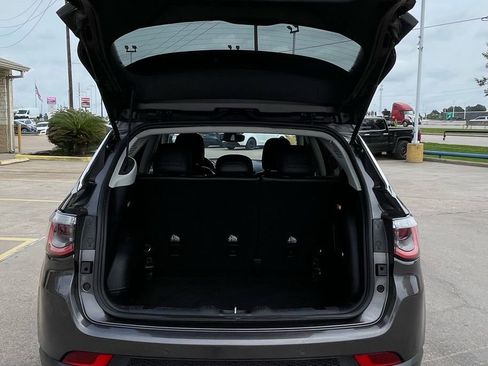 Used 2018 Jeep Compass Limited w/ Navigation Group AWD/4WD image 12
