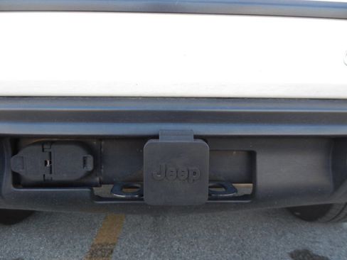 Used 2011 Jeep Grand Cherokee Laredo AWD/4WD image 44