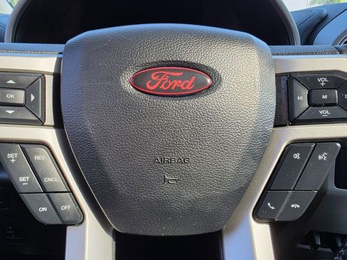 Used 2019 Ford F150 Lariat image 34