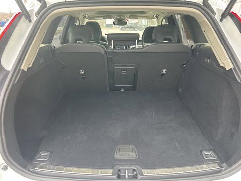 Certified 2025 Volvo XC60 B5 Plus image 11