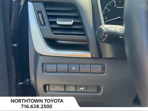 Used 2025 Nissan Rogue SV AWD/4WD image 19
