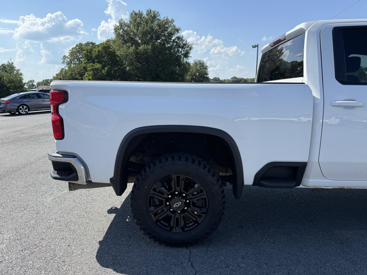 Used 2023 Chevrolet Silverado 2500 LT AWD/4WD image 32