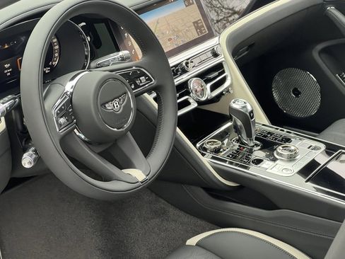 Used 2025 Bentley Flying Spur Plug-In Hybrid image 16