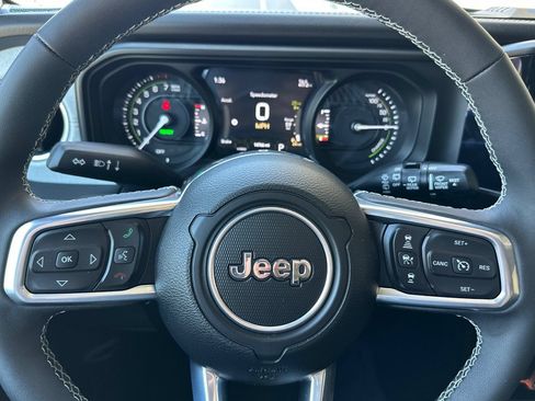 Used 2025 Jeep Wrangler Unlimited Sahara w/ Safety Group AWD/4WD image 23