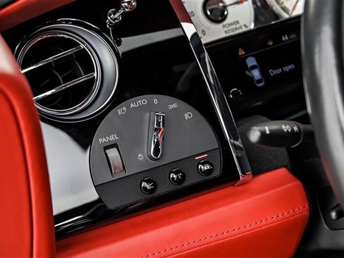 Used 2018 Rolls-Royce Wraith RWD image 24