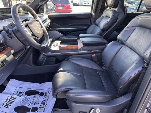 Used 2025 Lincoln Navigator Black Label image 10