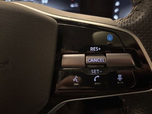 Used 2023 Nissan Ariya AWD image 18