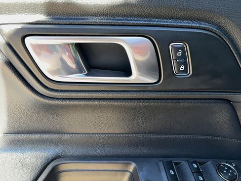 Used 2018 Ford Mustang Premium image 10