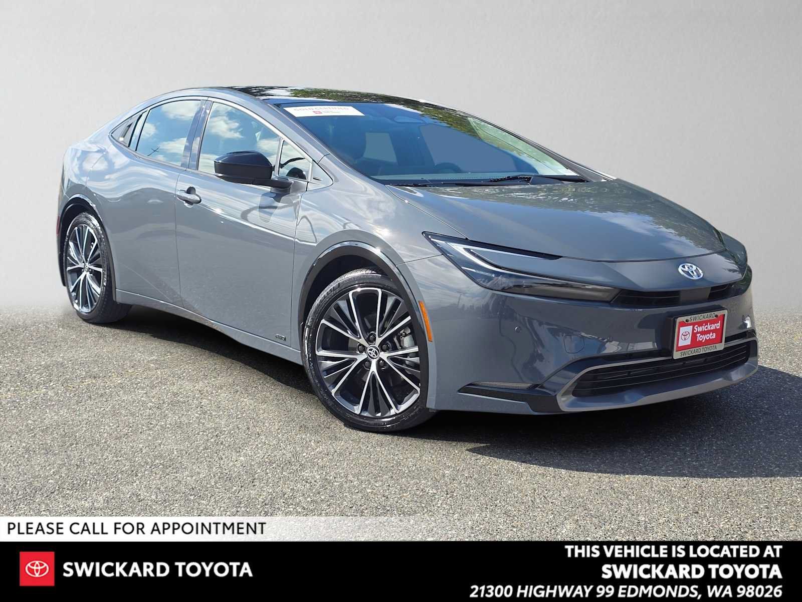 Used 2024 Toyota Prius XLE AWD/4WD image 1
