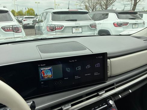 Used 2025 Hyundai Santa Fe SEL AWD/4WD image 20