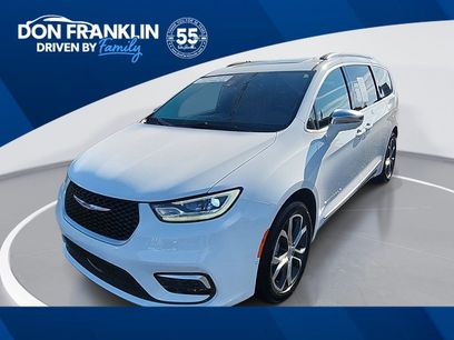 Used 2024 Chrysler Pacifica Pinnacle w/ Trailer Tow Group