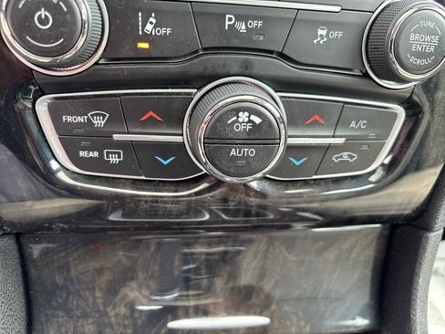 Used 2017 Chrysler 300 C w/ Safetytec Plus Group AWD/4WD image 28